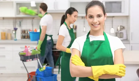 عاملة تنظيف بالساعة الرياض